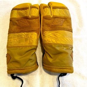 DAKINE GORE-TEX 3-Finger leather Mitt. NEW